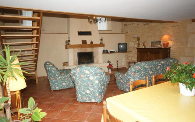 Spacious Holiday Home in Besse With Swimming Pool