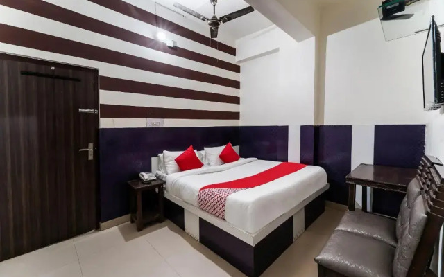 Hotel Landlord by OYO Rooms