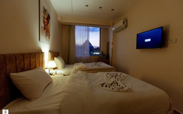 Queen Ash Pyramids View INN
