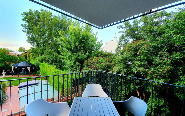 Near Lake Fully Furnished Beautiful Apartment