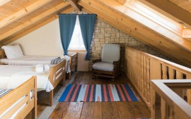 Rustic Apartment Mariva