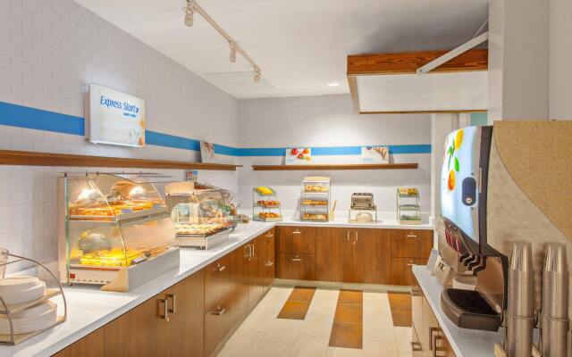 Holiday Inn Express & Suites Houston S - Medical Ctr Area by IHG