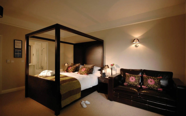 Forest Lodge