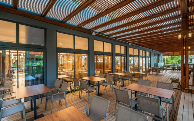 Arnor De Luxe Hotel