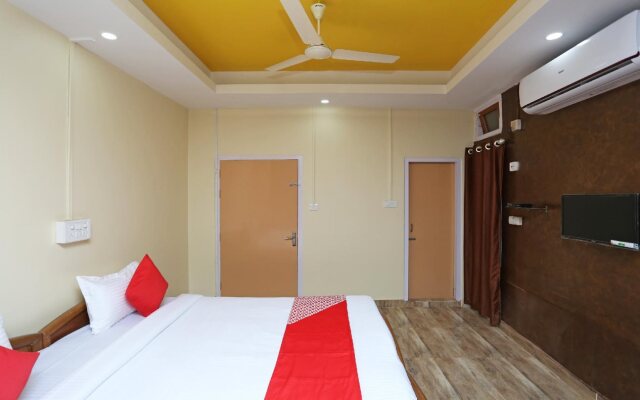 Holiday Inn Guest House By OYO Rooms