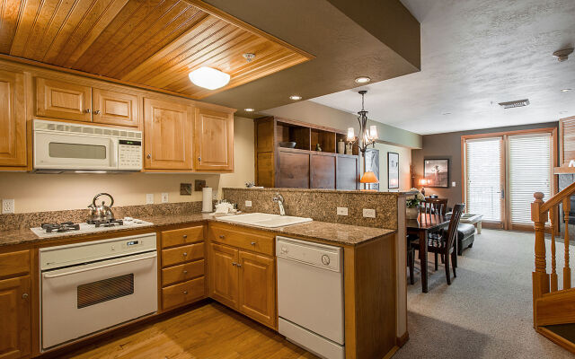 The Caledonian by All Seasons Resort Lodging
