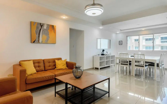 Oceanfront Condo in Ave. España Sleeps 8