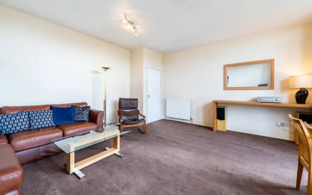 Roseangle - Spacious Family Apartment With South Facing Garden