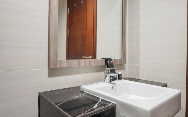 Comfort and Modern Studio at West Vista Apartment