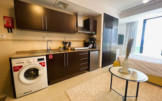 Cosmos Living Cozy Studio With Balcony