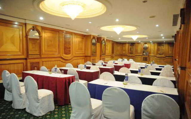 Hotel Ramada Raj Park