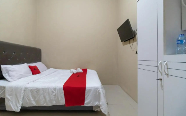 RedDoorz Plus near Palembang Trade Center 2