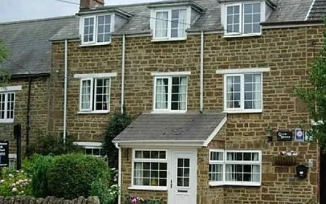 Gate House Bed  Breakfast