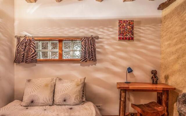 The Dragon Barn - Studio