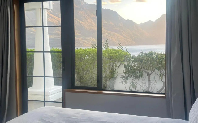 Panoramic Views - 10 minutes walk to Town