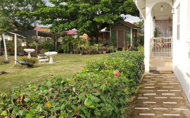 Yoli's Bed & Breakfast