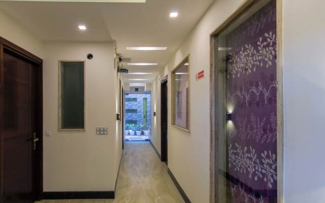 FabHotel Mannat Residency Sec 52