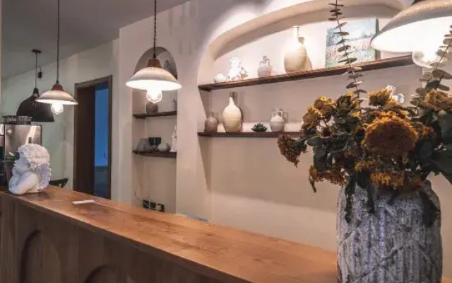 White Bird Field B&B (Jiu Shan Shan)