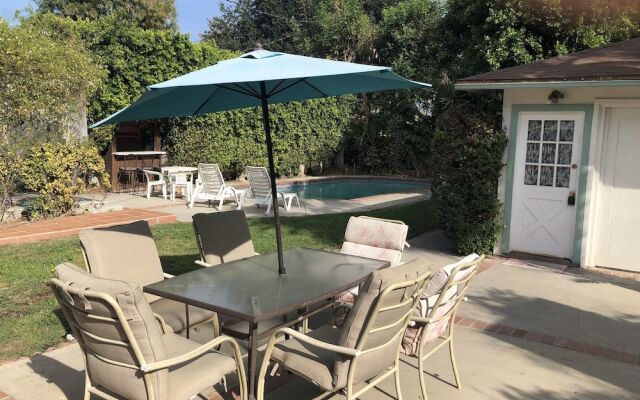 Lovely 1-Bedroom Home with Pool