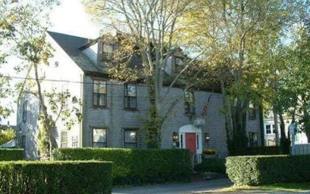 Seven Sea Street Inn