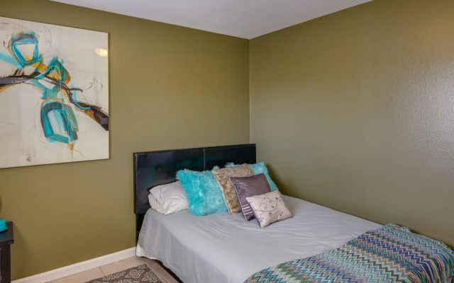 Scottsdale Condo w/ Community Pool Access!