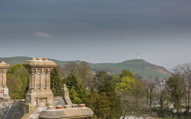 The Alfred Suite Stone Cross Mansion