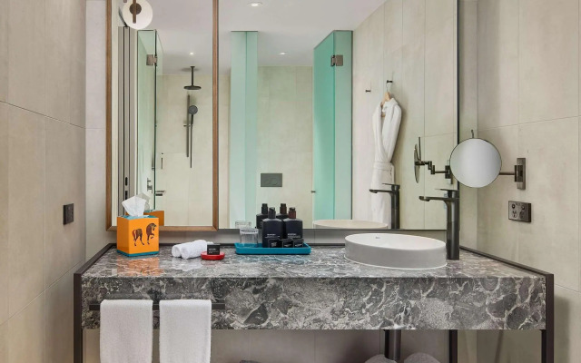 Next Hotel Melbourne, Curio Collection by Hilton