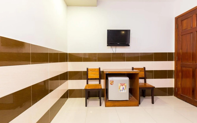 OYO 560 Le Ngan Phung Hotel