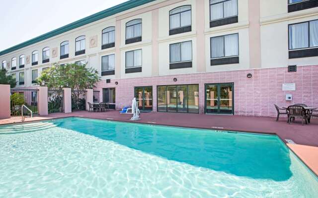 Wingate by Wyndham Mobile