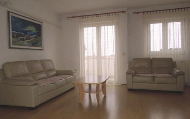 Josi - Free Parking - A1