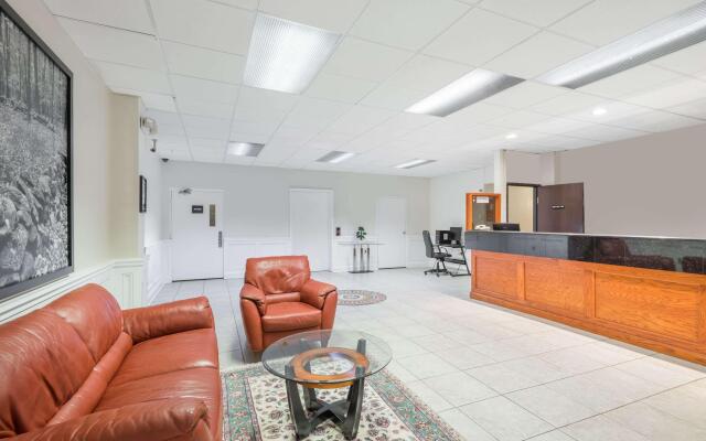 Super 8 by Wyndham Danbury