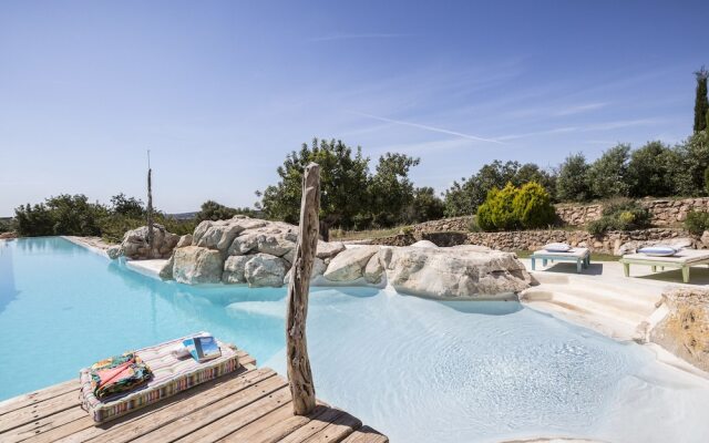 Residence by G Villa Calicant