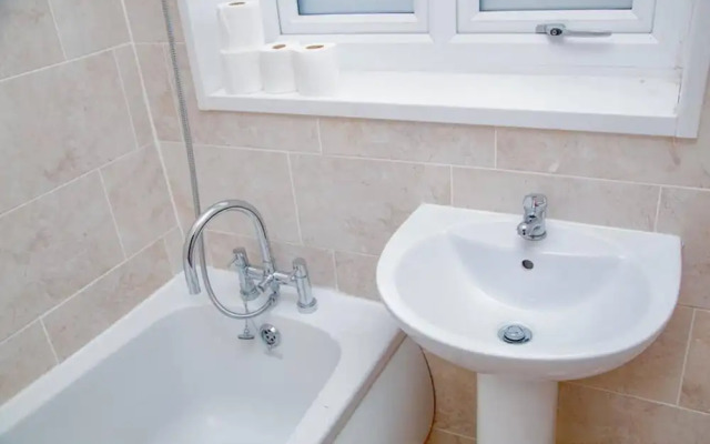 2bed House- Dudley-garden-wifi-tv