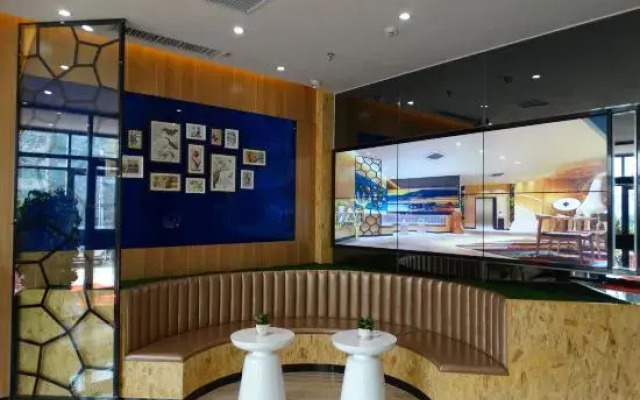 Wonderland Hotel