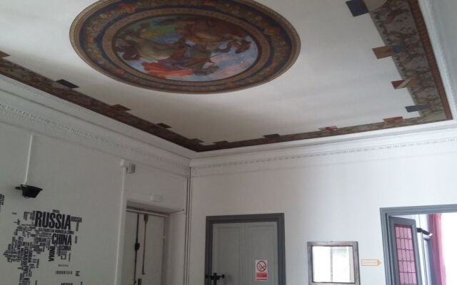 Check-Inn Rooms 19