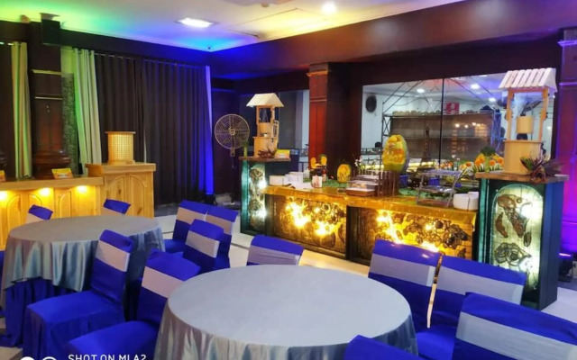 OYO Room Near Cosmos Mall