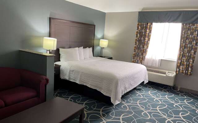 Days Inn & Suites by Wyndham Cleburne TX