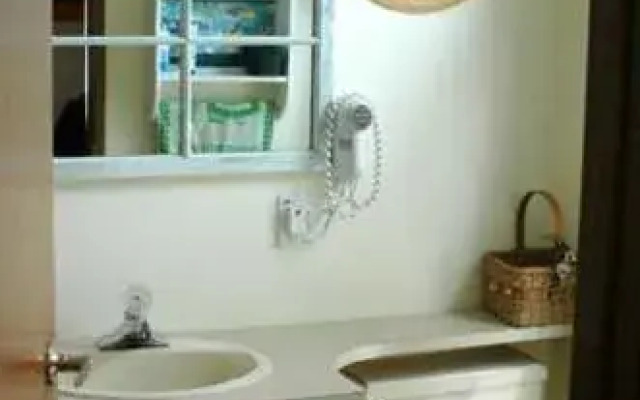 Upper Deck Hostel