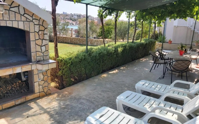 House Petar by sea