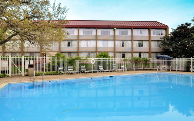 Best Western Plus Chicago Hillside