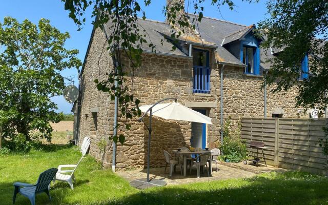 Terraced house, St Meloir des Ondes