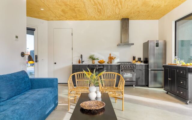 Blackhaus Suites by AvantStay – Modern Comfort in Downtown Palm Springs