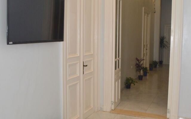 Midtown Hostel