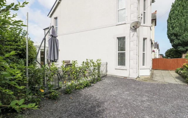 24 Cadnant Park