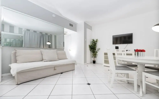 Collins Beach Apartments