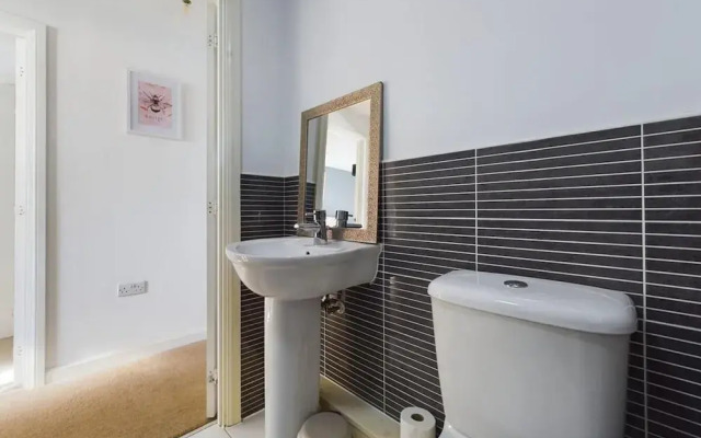 Riverfront Staffordshire Retreat