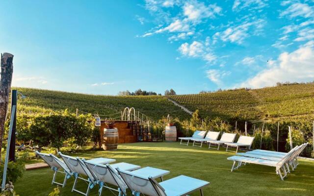 Madama Langa Country House con piscina nelle vigne