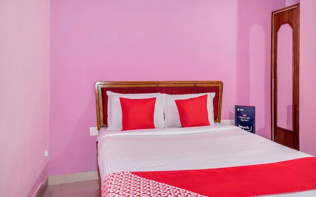 OYO 10685 Hotel Centre Point