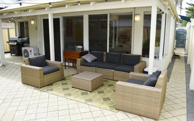 Spacious Home In Mount Hawthorn Next To Lake Monger