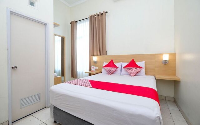 OYO 2428 Trision Hostel